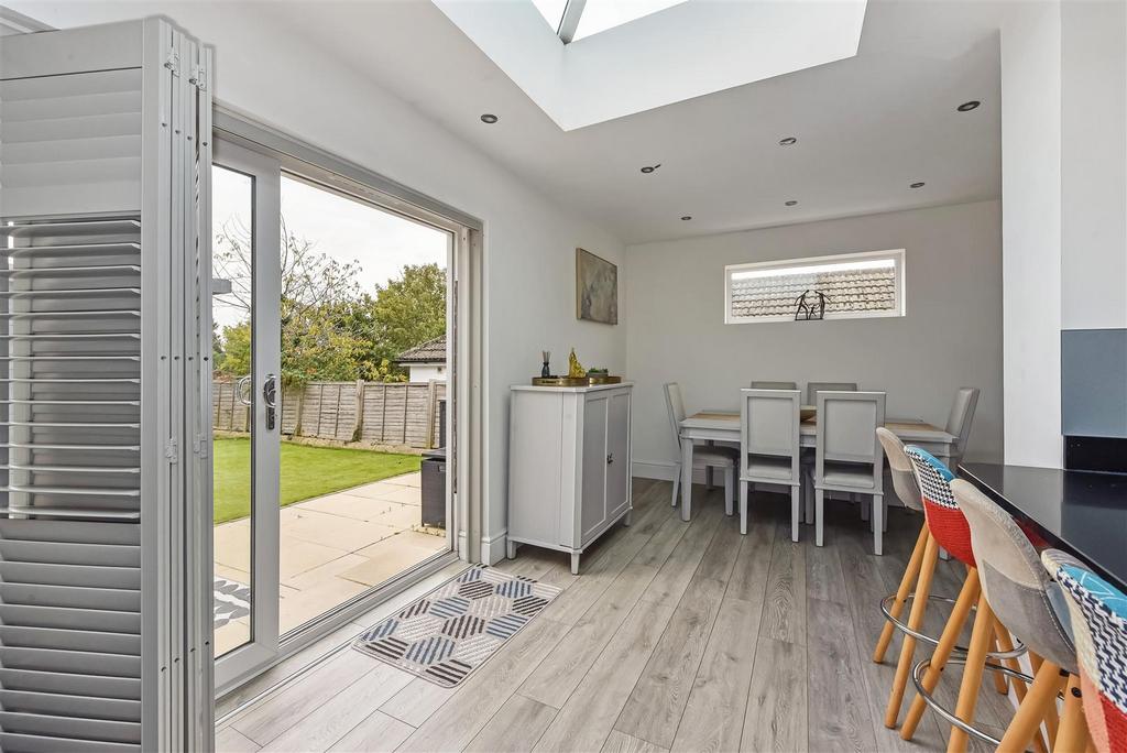 Sketch Ph24 6241361.jpg