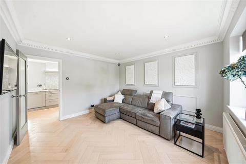 2 bedroom semi-detached house for sale, Laburnum Avenue, Dartford