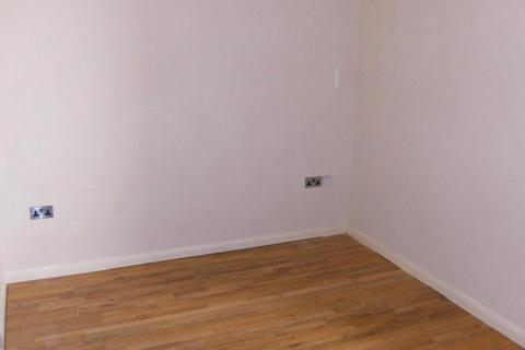 2 bedroom flat to rent, Marine Gardens, Kent CT9