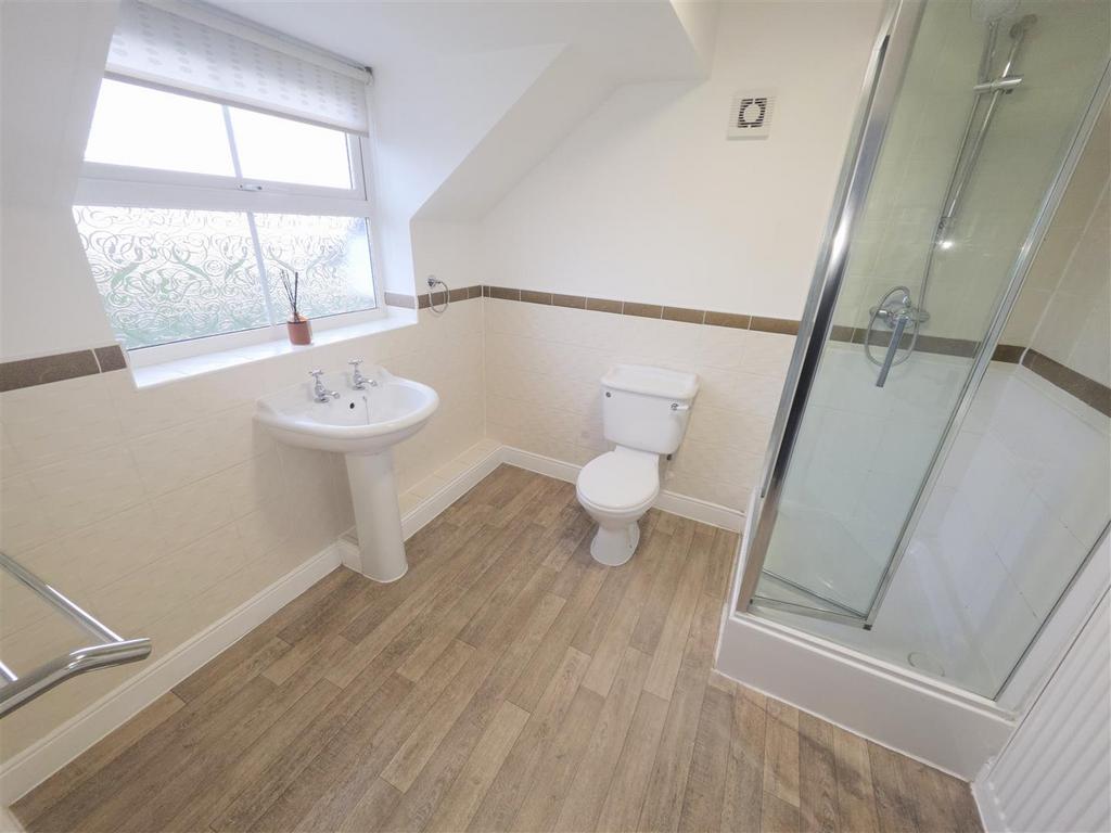 Ensuite up.jpg