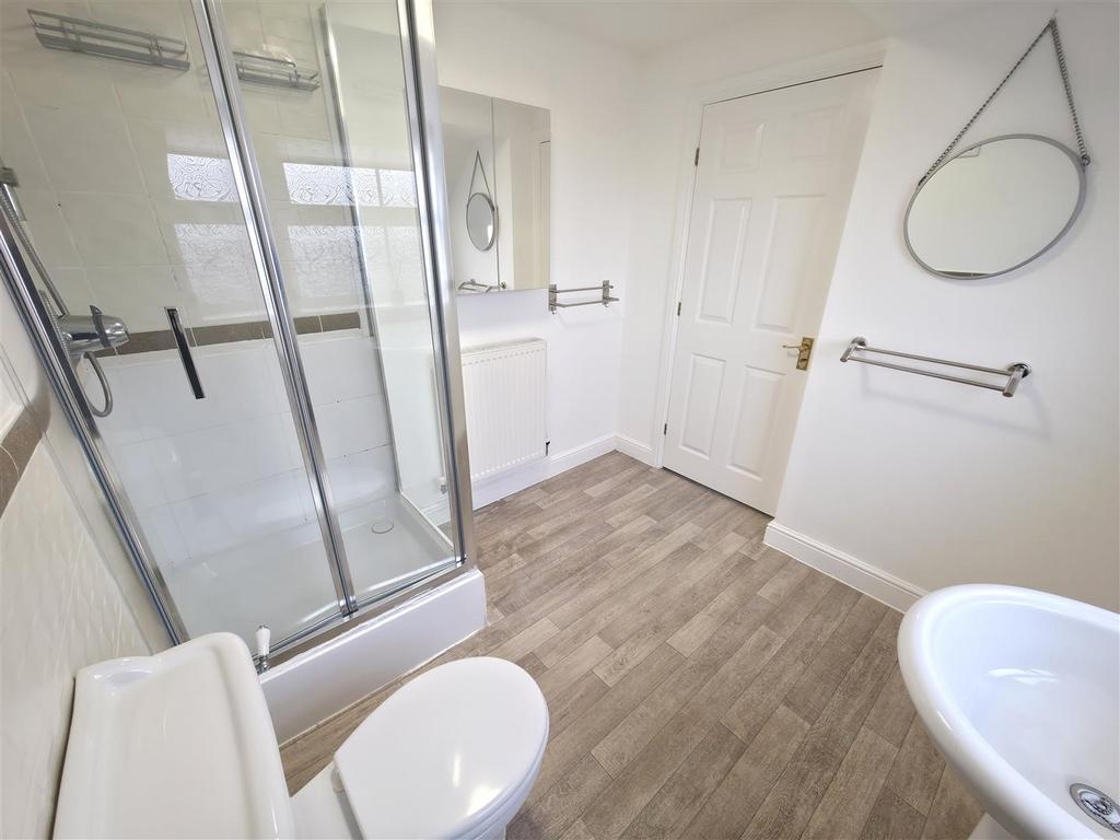 Ensuite up 2.jpg