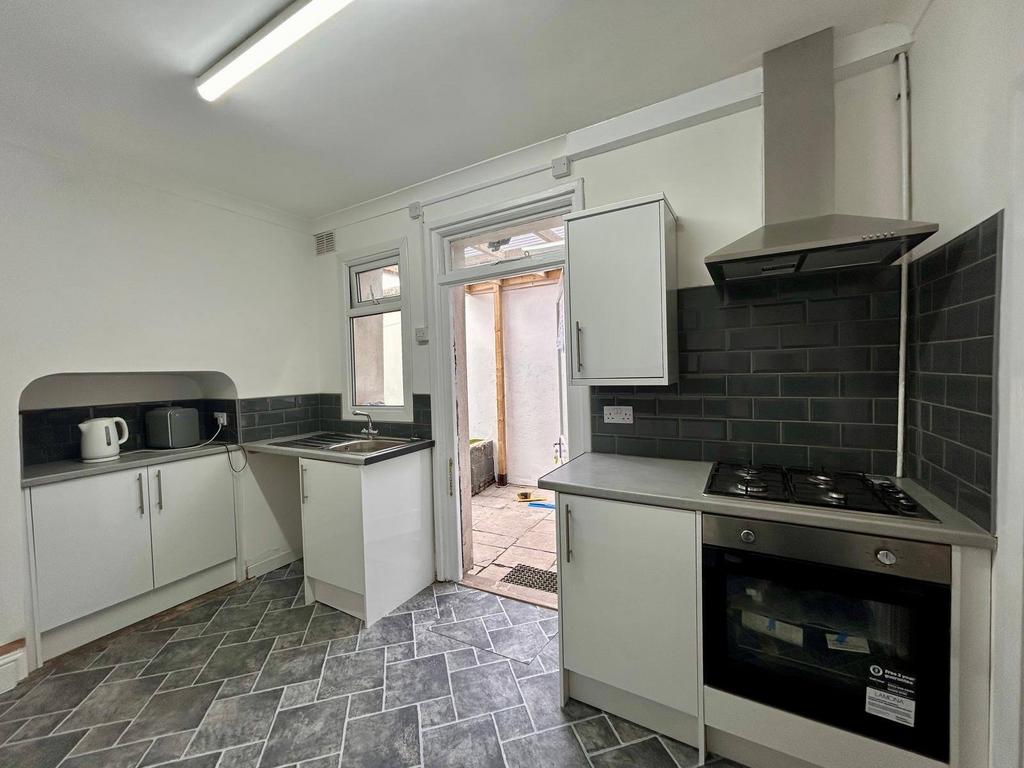 4 bed terraced house to rent Tydraw Street, Port