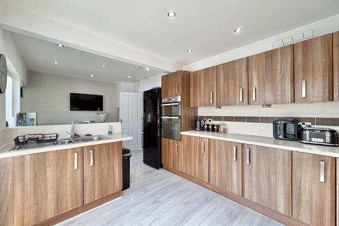 3 bedroom semi-detached house for sale, Rutherford Place, South Shore FY4