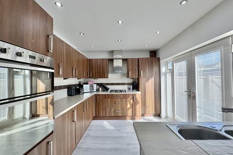 3 bedroom semi-detached house for sale, Rutherford Place, South Shore FY4