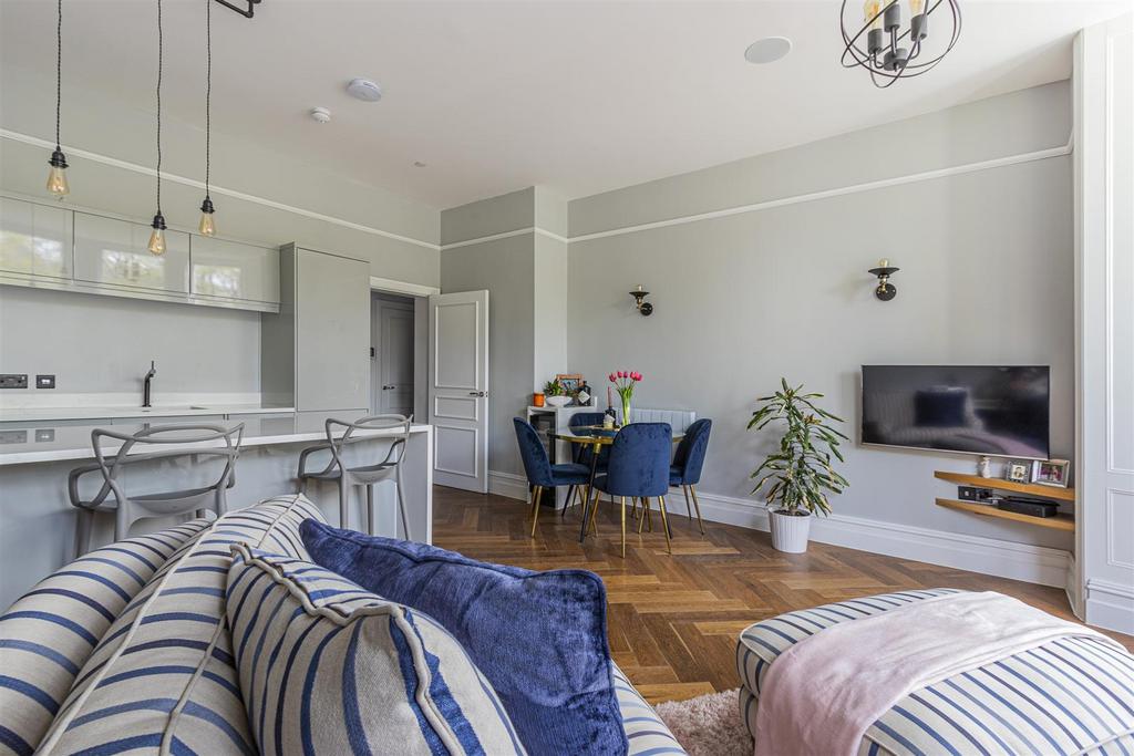 Kestral Mews 4-12.jpg