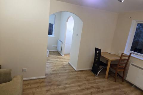 1 bedroom apartment to rent, Magpie Close, Enfield EN1