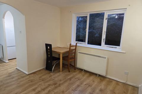 1 bedroom apartment to rent, Magpie Close, Enfield EN1