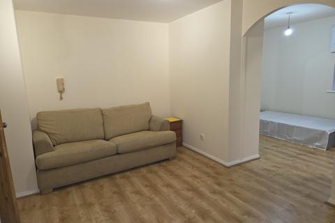 undefined, Magpie Close, Enfield EN1