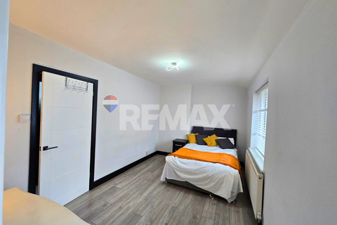 3 bedroom terraced house to rent, Oldberry Road, Edgware HA8