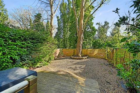 1 bedroom flat for sale, Sinclair Road, London W14
