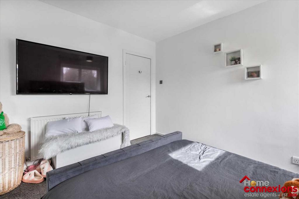 Bedroom One (3)