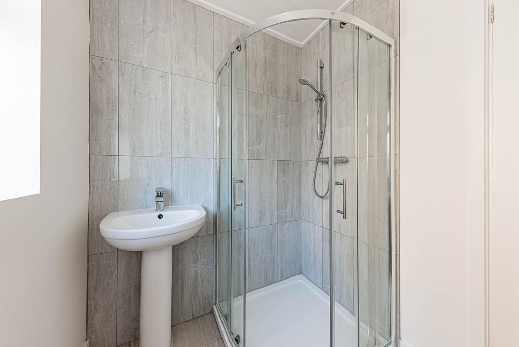 Shower W.C (1)