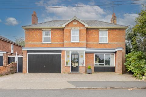 5 bedroom detached house for sale, Fairfield Road, Saxmundham