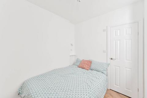 1 bedroom flat for sale, Battersea Park Road, Battersea, London, SW11