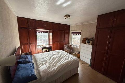 4 bedroom detached house for sale, Roch Avenue, Edgware, HA8