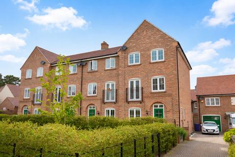 3 bedroom house to rent, Lindsell Avenue, Letchworth Garden City, SG6