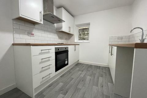 2 bedroom property to rent, Clydach Road, TONYPANDY, CF40