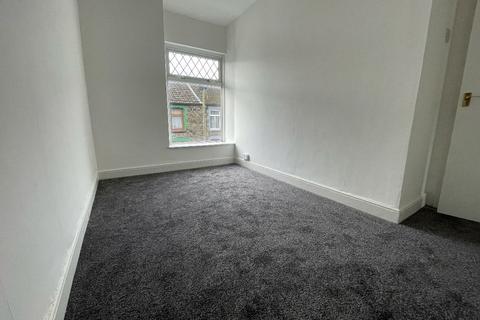 2 bedroom property to rent, Clydach Road, TONYPANDY, CF40