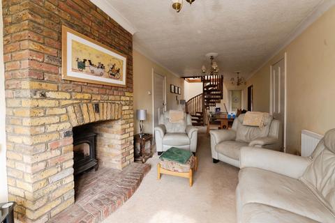5 bedroom bungalow for sale, Station Road, East Tilbury, Tilbury, Essex, RM18