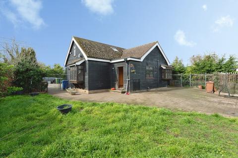 5 bedroom bungalow for sale, Station Road, East Tilbury, Tilbury, Essex, RM18