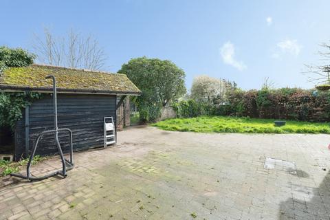 5 bedroom bungalow for sale, Station Road, East Tilbury, Tilbury, Essex, RM18