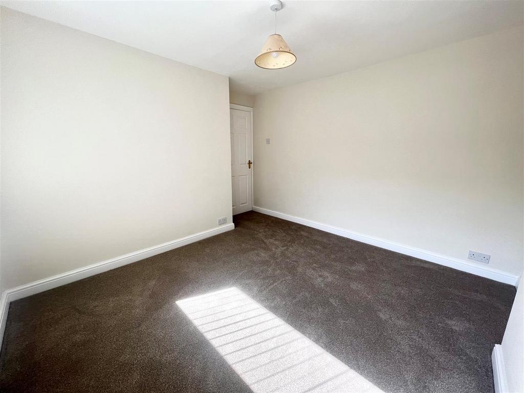 Small bedroom photo 1.jpg