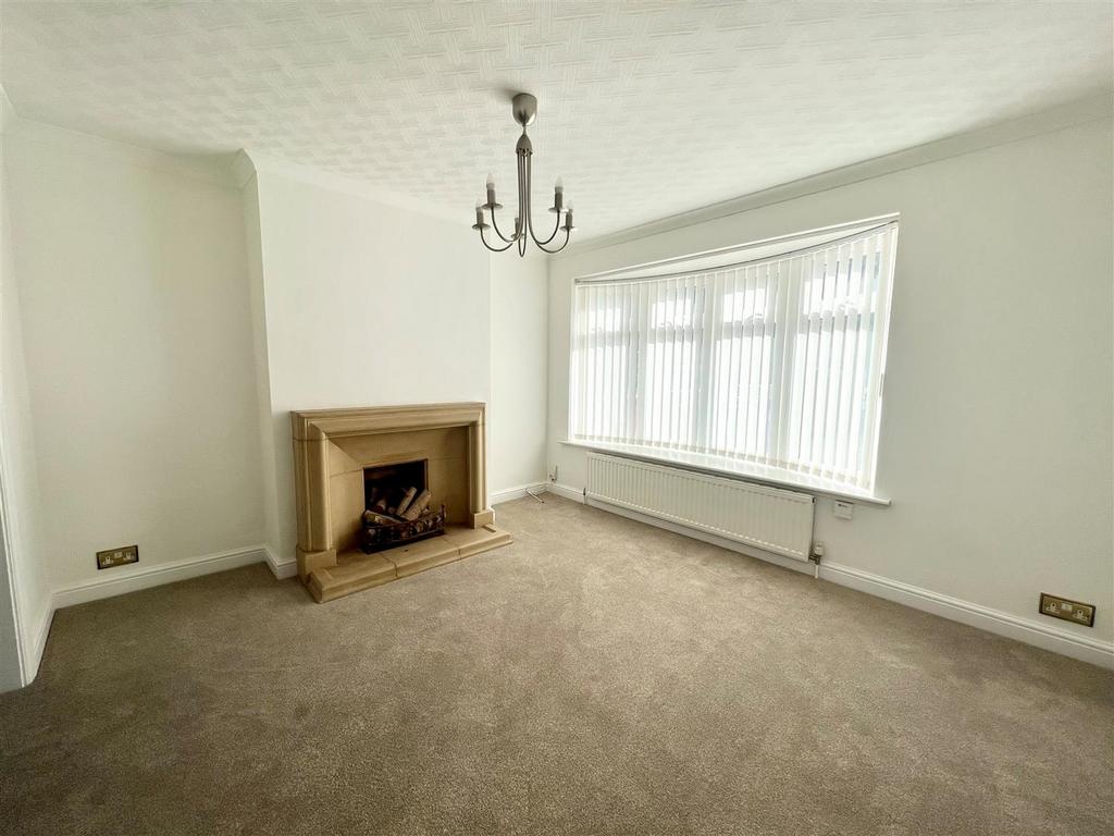 L IVING ROOM FRONT PHOTO 1.jpg