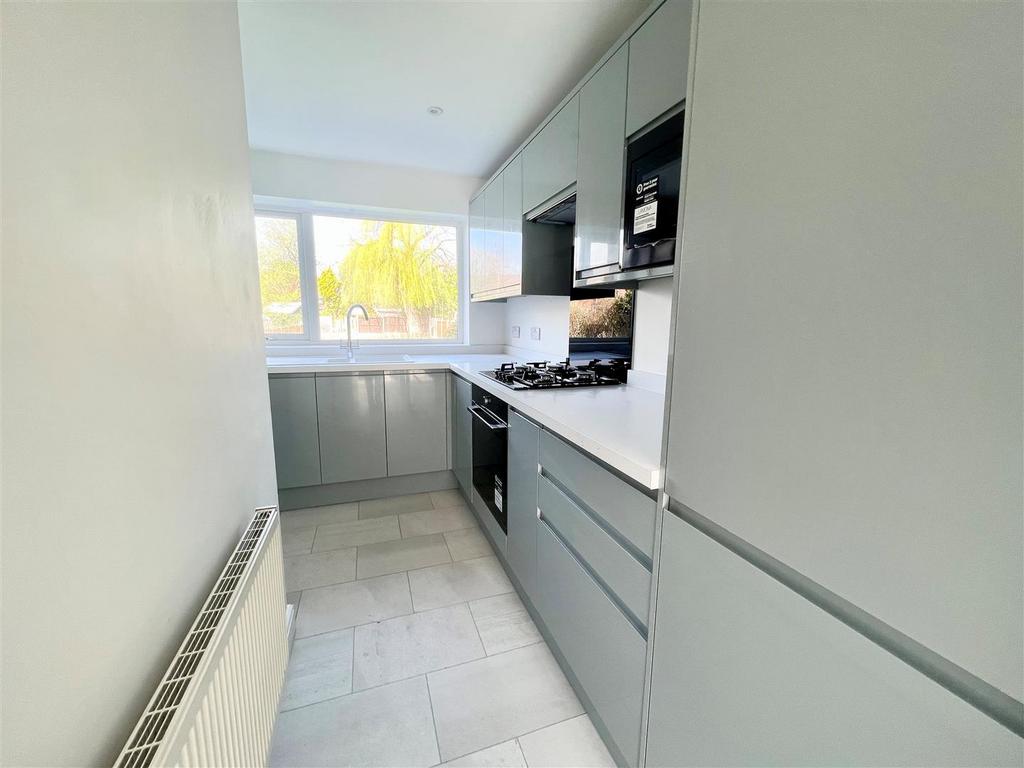 Kitchen photo 1.jpg