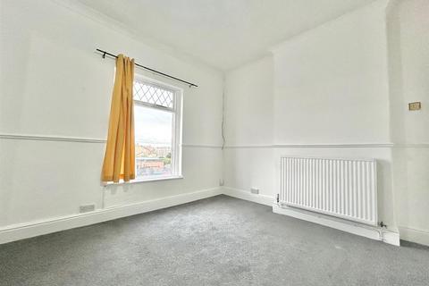 2 bedroom end of terrace house for sale, Kirkhall Lane, Leigh
