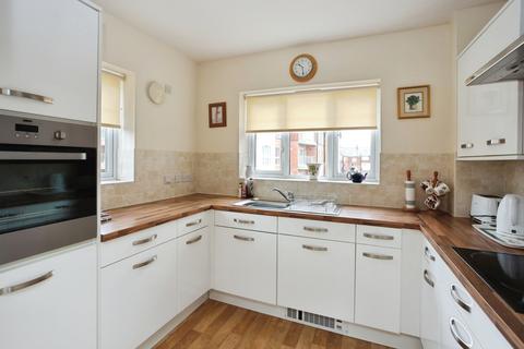 2 bedroom flat for sale, Bradford Street, Tonbridge, Kent, TN9
