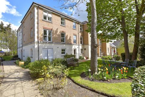 2 bedroom ground floor flat for sale, Glen View, Gravesend, Kent
