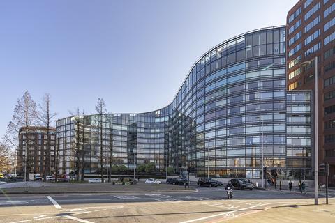 3 bedroom penthouse to rent, Parliament View Apartments, Albert Embankment, London, SE1