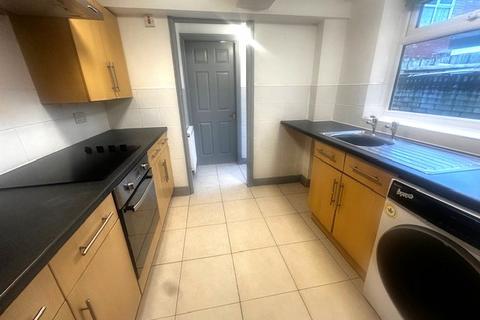 3 bedroom terraced house to rent, St. Pauls Square Preston PR1 1XA