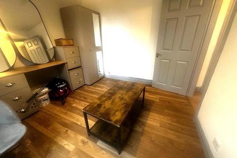 3 bedroom terraced house to rent, St. Pauls Square Preston PR1 1XA