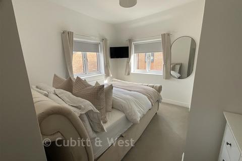 1 bedroom ground floor flat for sale, Egret Court End, Hambrook, Chichester, West Sussex