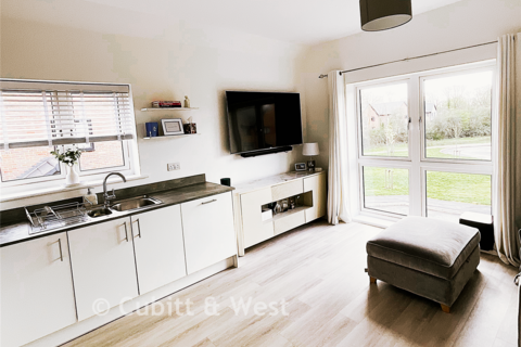 1 bedroom ground floor flat for sale, Egret Court End, Hambrook, Chichester, West Sussex