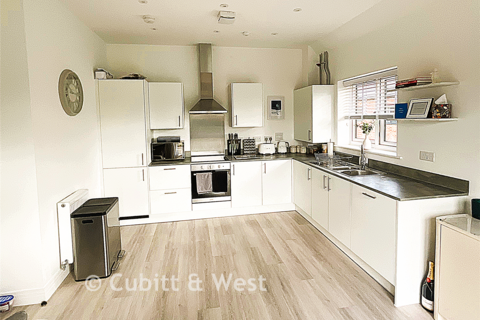 1 bedroom ground floor flat for sale, Egret Court End, Hambrook, Chichester, West Sussex
