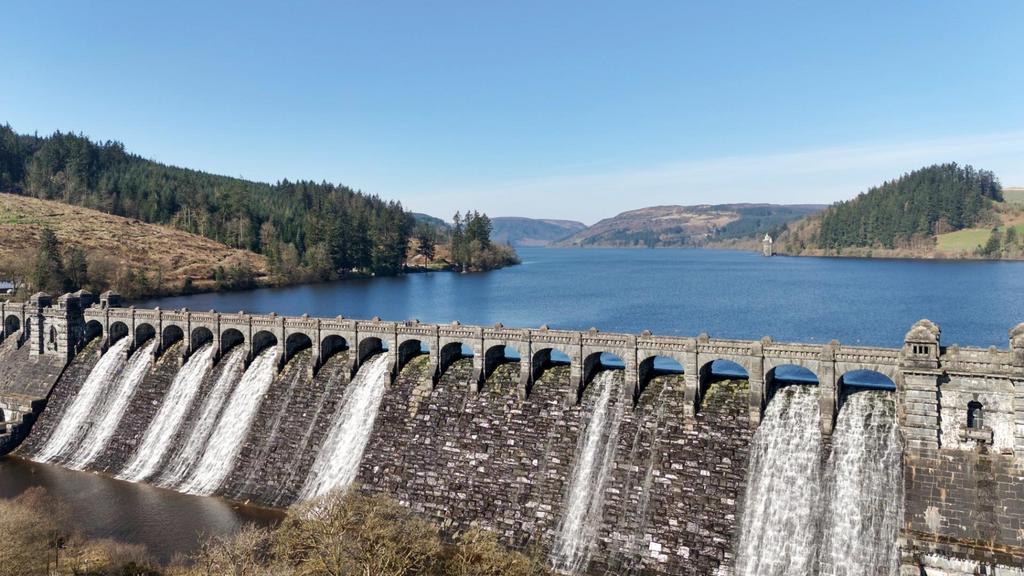 Lake Vyrnwy Dam.jpg
