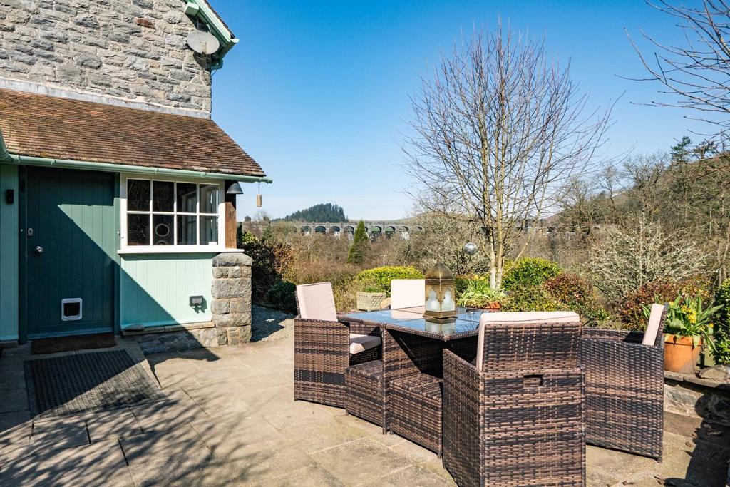 Outdoor seating area.jpg
