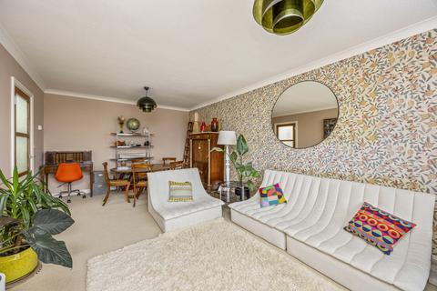 2 bedroom apartment for sale, Grand Avenue, Hove.