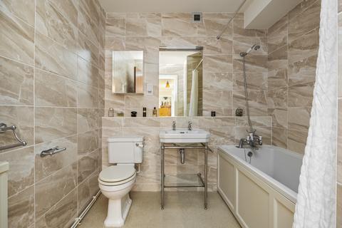 2 bedroom apartment for sale, Grand Avenue, Hove.