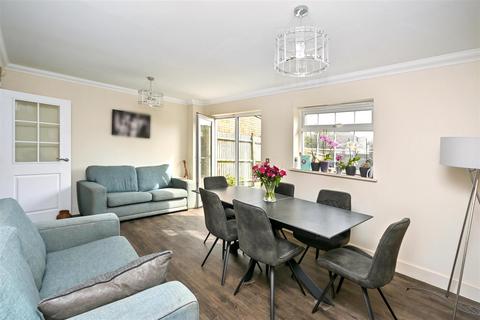 4 bedroom end of terrace house for sale, Johnston Place, Eastbourne