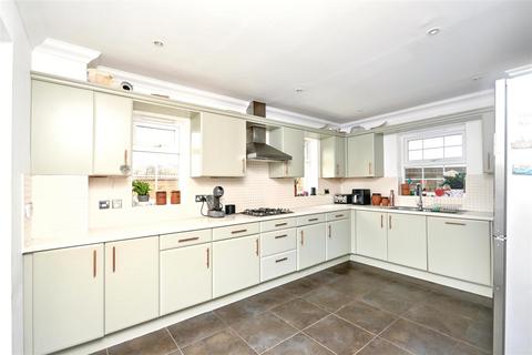 4 bedroom end of terrace house for sale, Johnston Place, Eastbourne