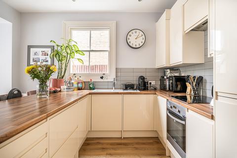 3 bedroom flat for sale, Sternhold Avenue, London, SW2