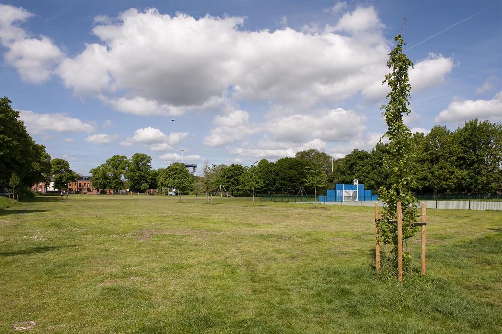Victoria Park (1).jpg