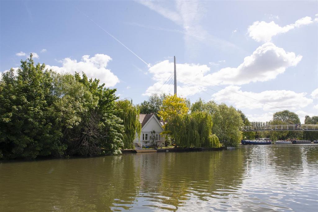 River Thames & Fry's Island (10).jpg