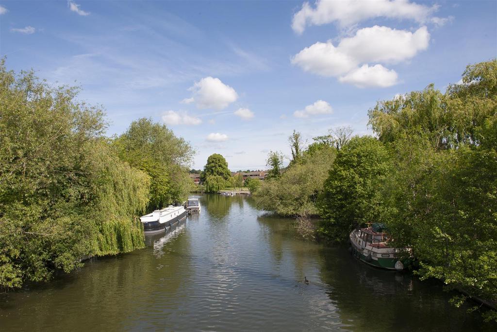 River Thames & Fry's Island (8).jpg