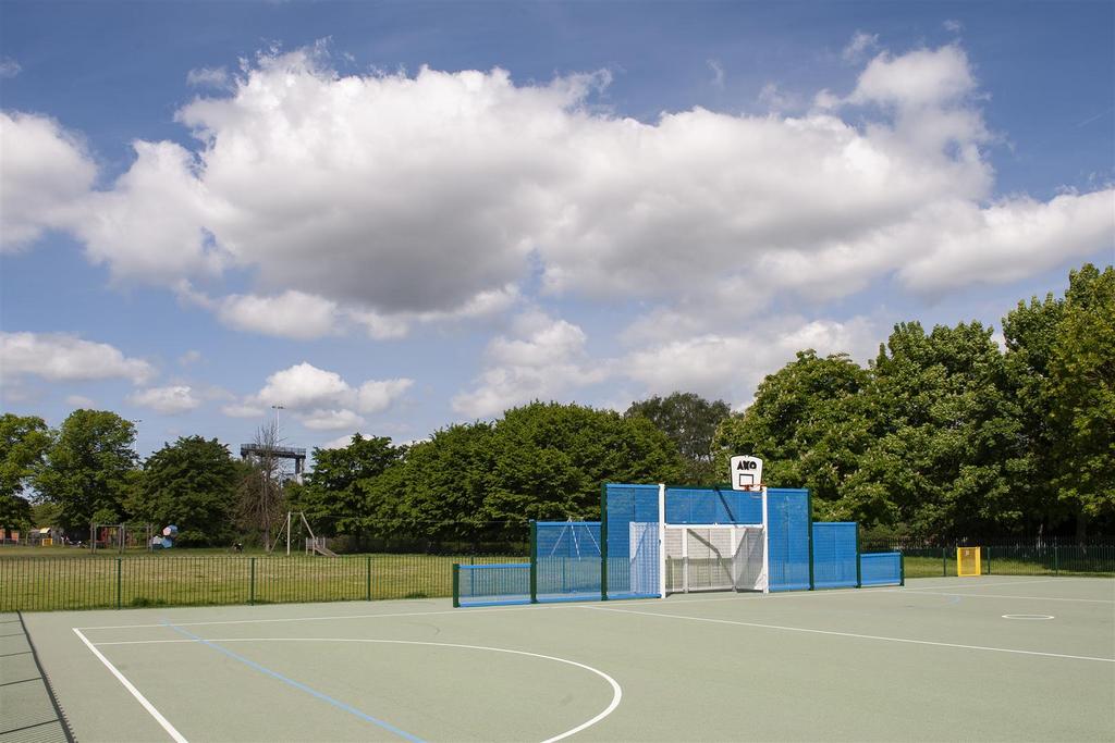 Victoria Park (2).jpg