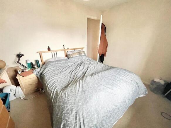 Bright, simply furnished double bedroom with a ...