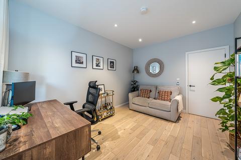 2 bedroom maisonette for sale, Balham High Road, London, SW17